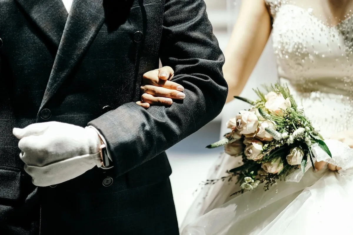 First Look vs. Aisle Reveal: What's Best for You?