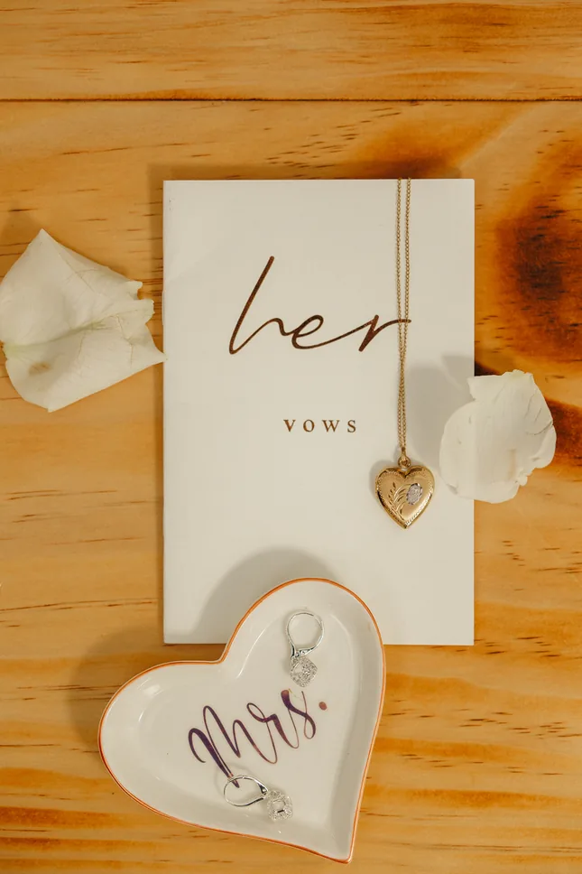 Wedding vows notebook with necklace